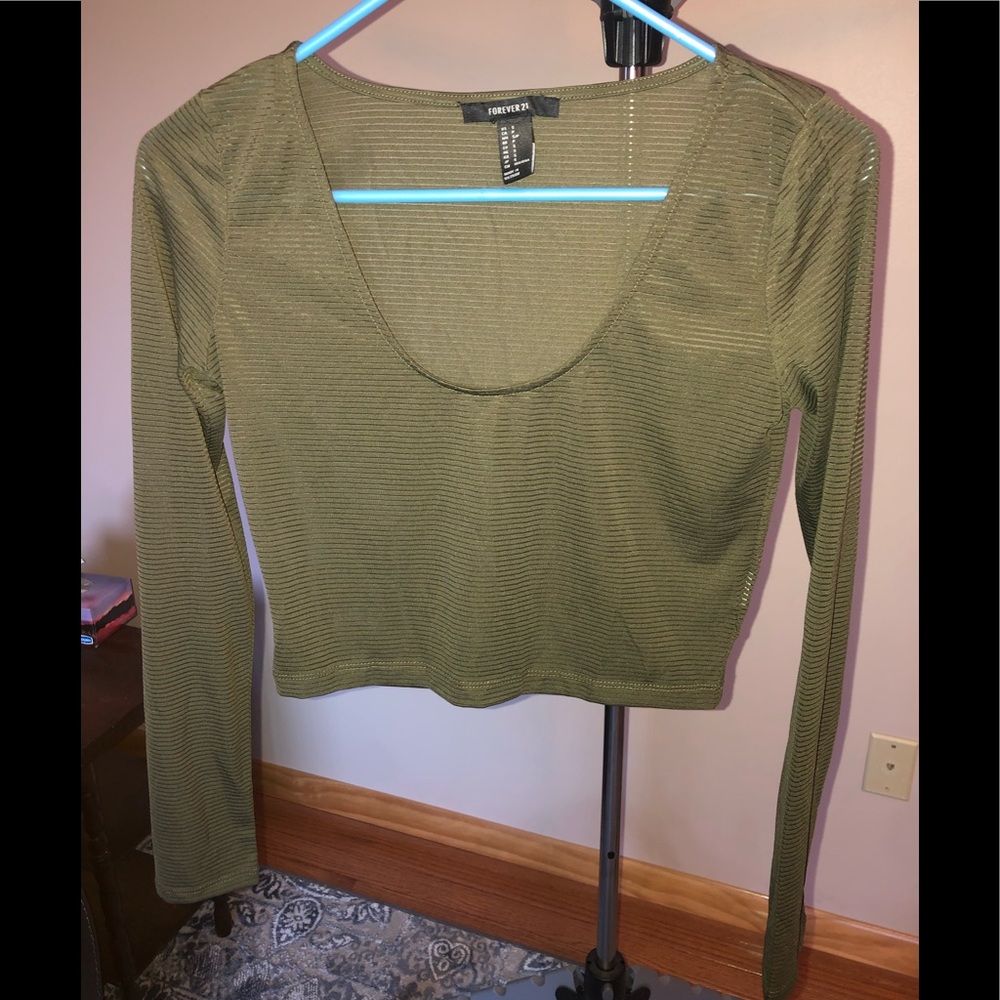 Women’s long sleeve crop top